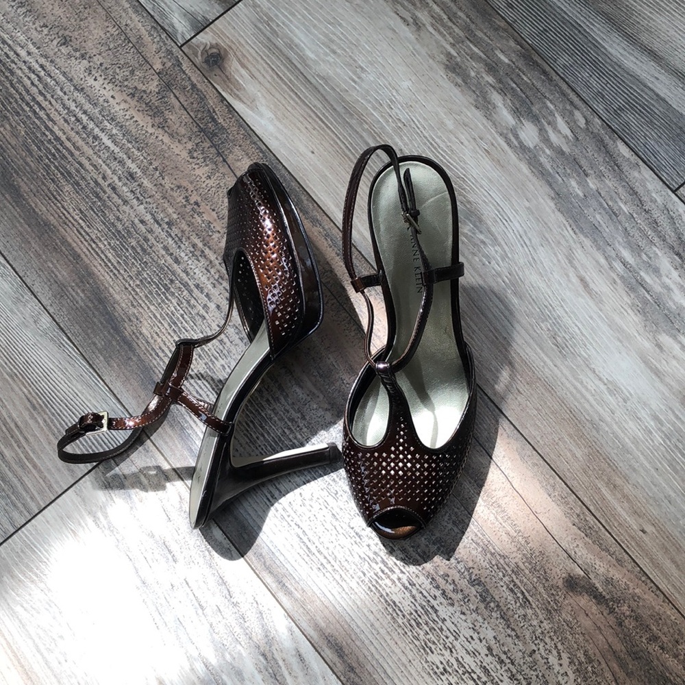 Anne Klein T-Strap Bronze Heels NIB ✨